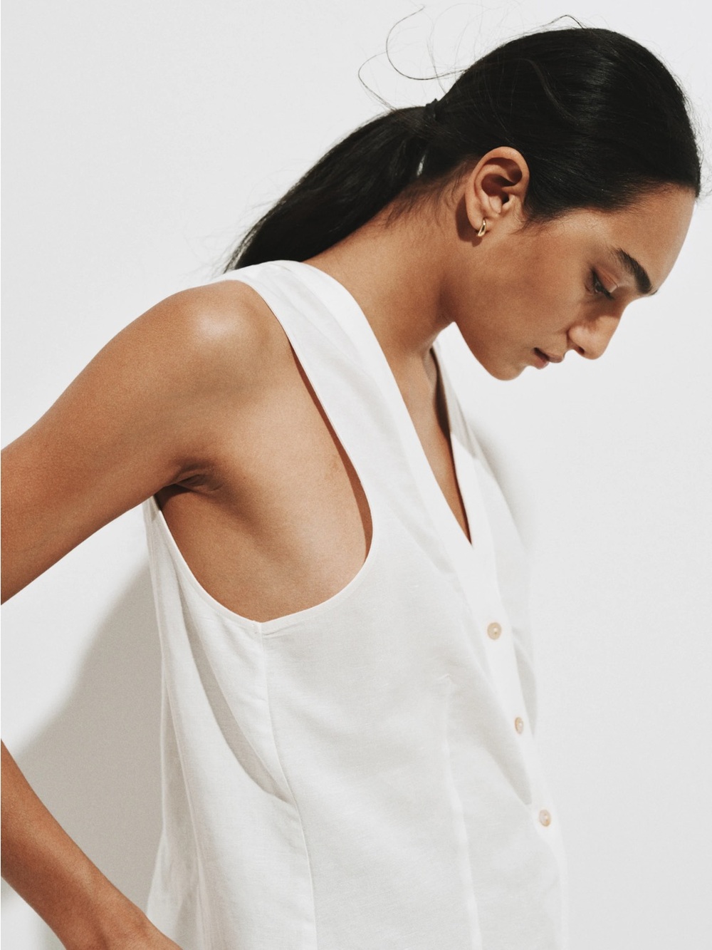 H&M Sleeveless V-Neck Button Front Top in White Vest